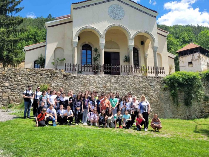 učenici oš đura jakšić na izletu