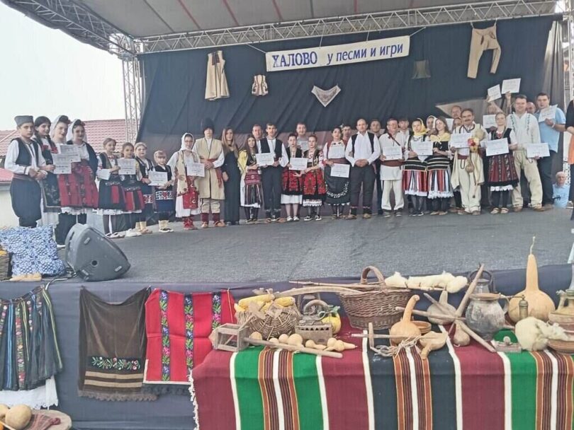 halovo u pesmi i igri