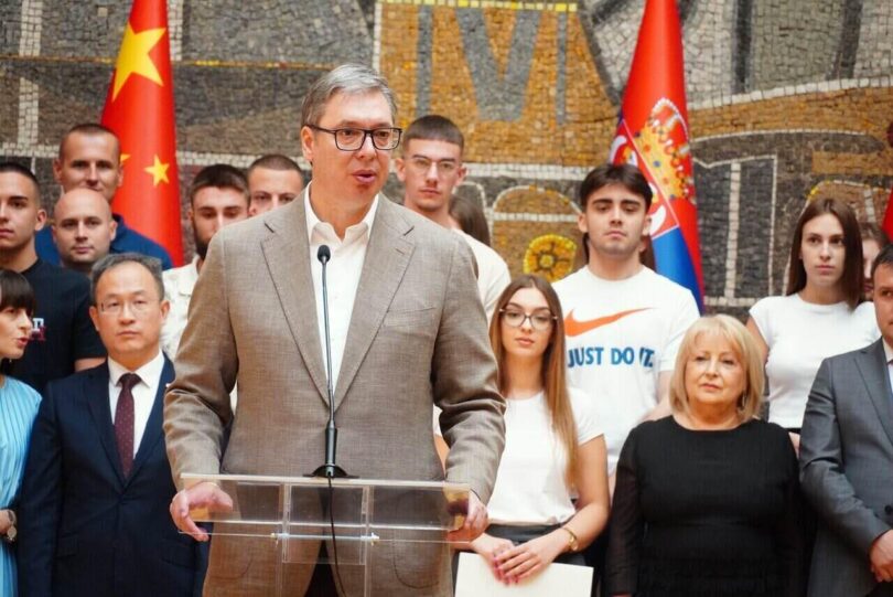 Vučič sa učenicima i studentima