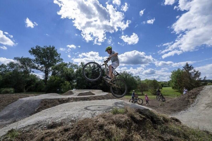Pump track