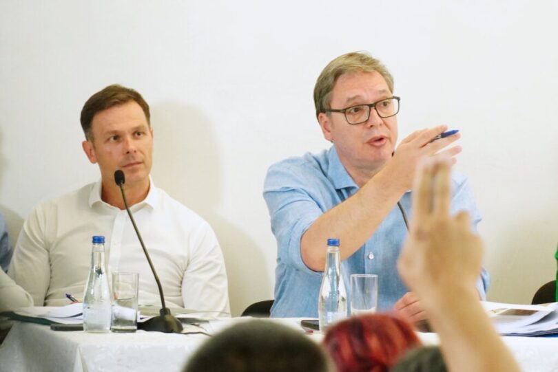 Vučić razgovara sa građanima