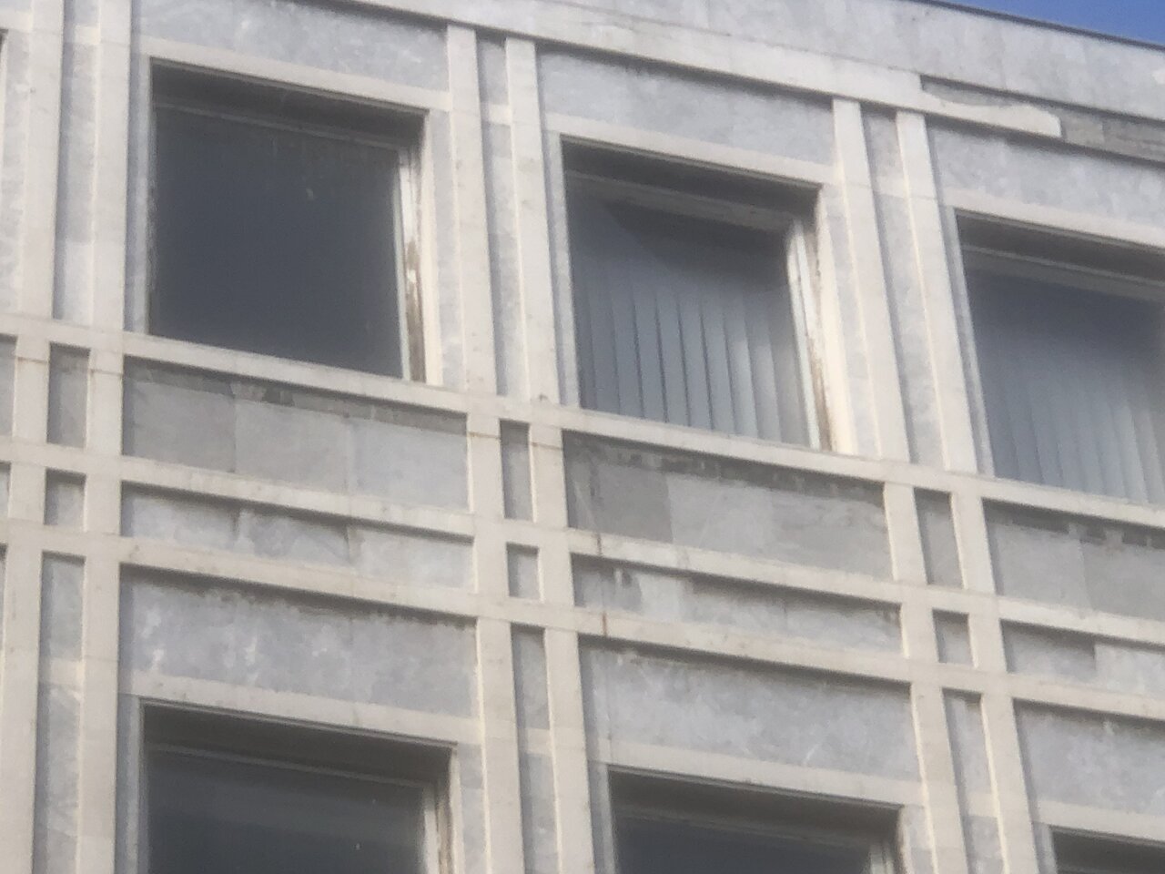 slomljeno staklo
