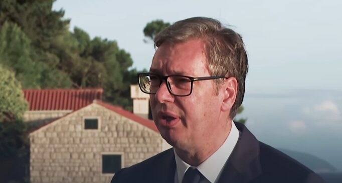 Vučić Srbija vodi svoju politiku