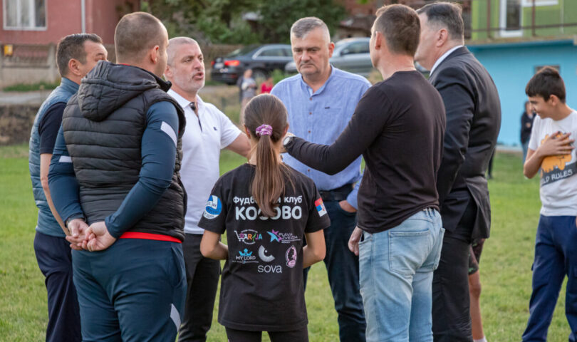 Članovi Fudbalskog saveza Srbije u selu Zvezdan
