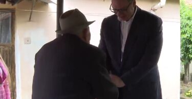 Aleksandar Vučić posetio najstarijeg građanina